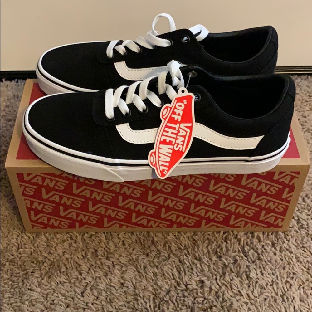 NWT Vans Canvas “Ward” shoe